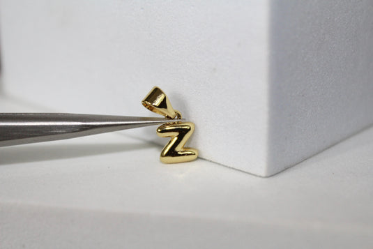 Charm con letra estilo bloque amarillo dorado - F 