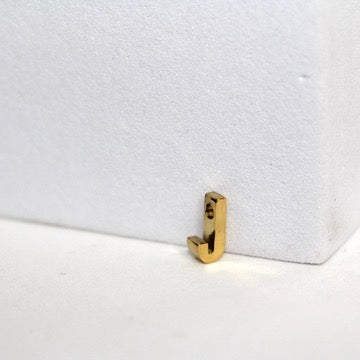 Dije de letra sencilla - Chapado en oro de 14 quilates (amarillo)