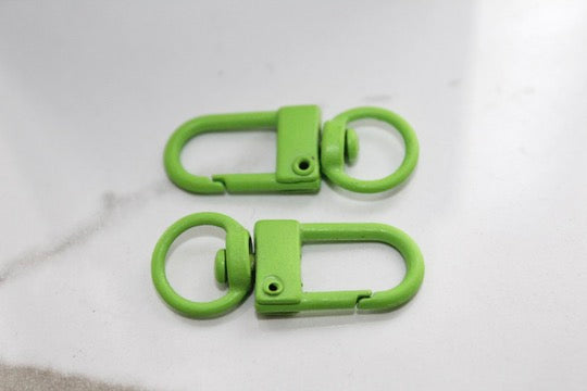 Cargue la imagen en el visor de la galería, Charm con letra estilo bloque amarillo dorado - F 
