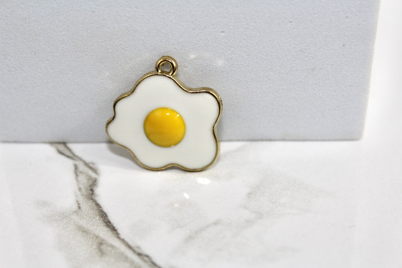 Cargue la imagen en el visor de la galería, Charm con letra estilo bloque amarillo dorado - F 
