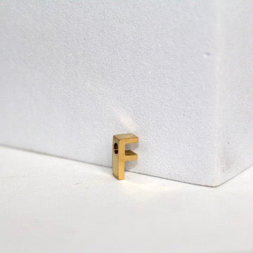 Dije de letra sencilla - Chapado en oro de 14 quilates (amarillo)