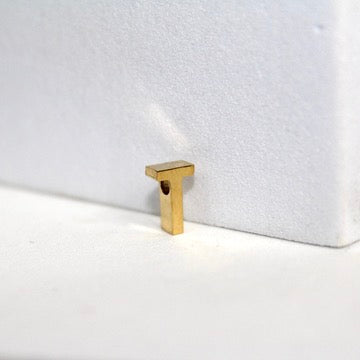 Dije de letra sencilla - Chapado en oro de 14 quilates (amarillo)