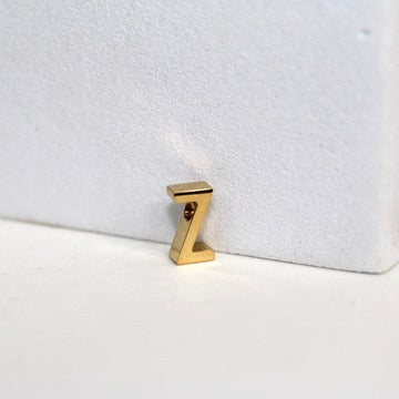 Cargue la imagen en el visor de la galería, Dije de letra sencilla - Chapado en oro de 14 quilates (amarillo)
