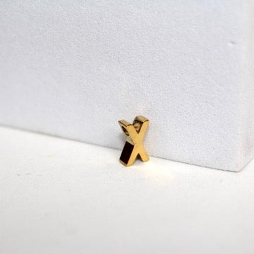 Dije de letra sencilla - Chapado en oro de 14 quilates (amarillo)