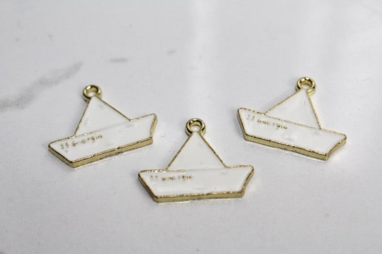 Cargue la imagen en el visor de la galería, Charm con letra estilo bloque amarillo dorado - F 
