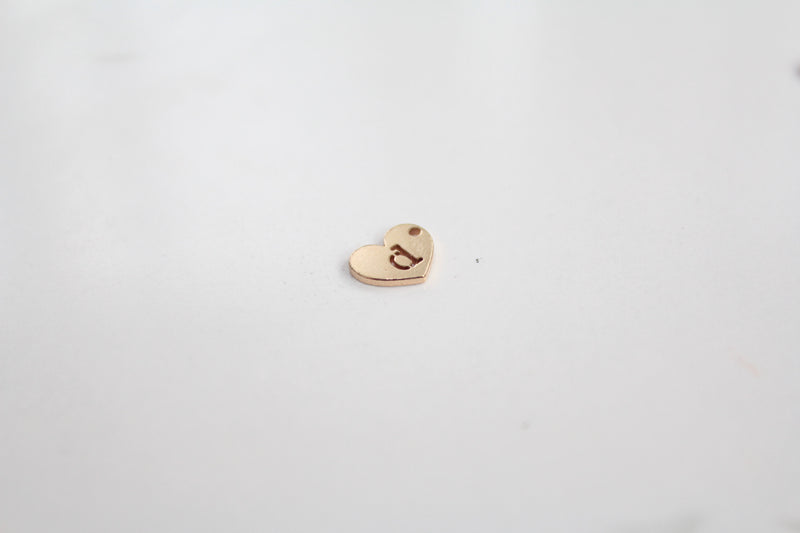 Cargue la imagen en el visor de la galería, Charm con letra estilo bloque amarillo dorado - F 
