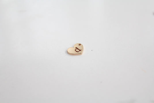 Charm con letra estilo bloque amarillo dorado - F 