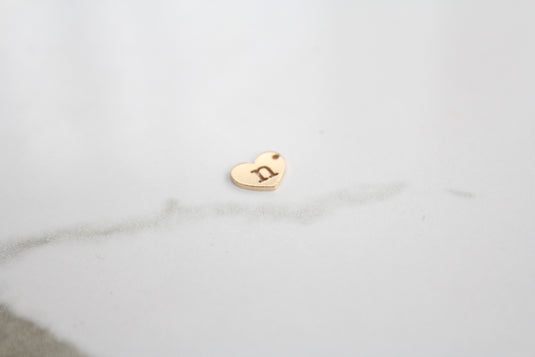 Charm con letra estilo bloque amarillo dorado - F 