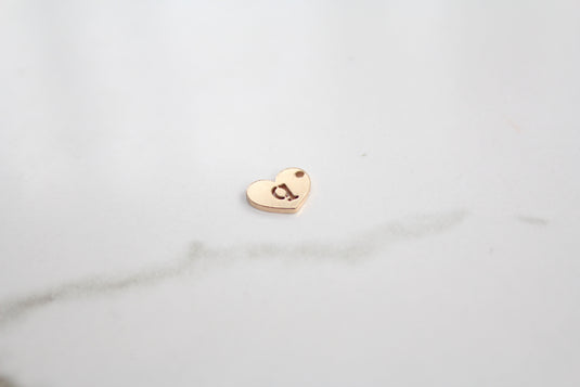 Charm con letra estilo bloque amarillo dorado - F 