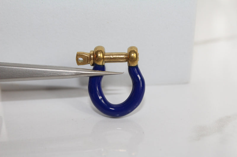 Cargue la imagen en el visor de la galería, Charm con letra estilo bloque amarillo dorado - F 

